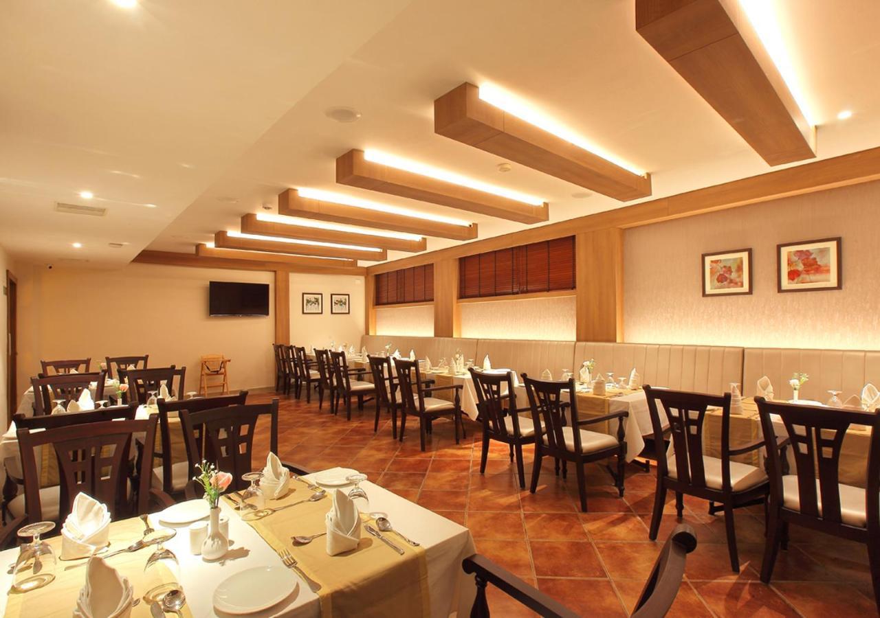 Hotel Crystal Plaza Kochi Eksteriør bilde