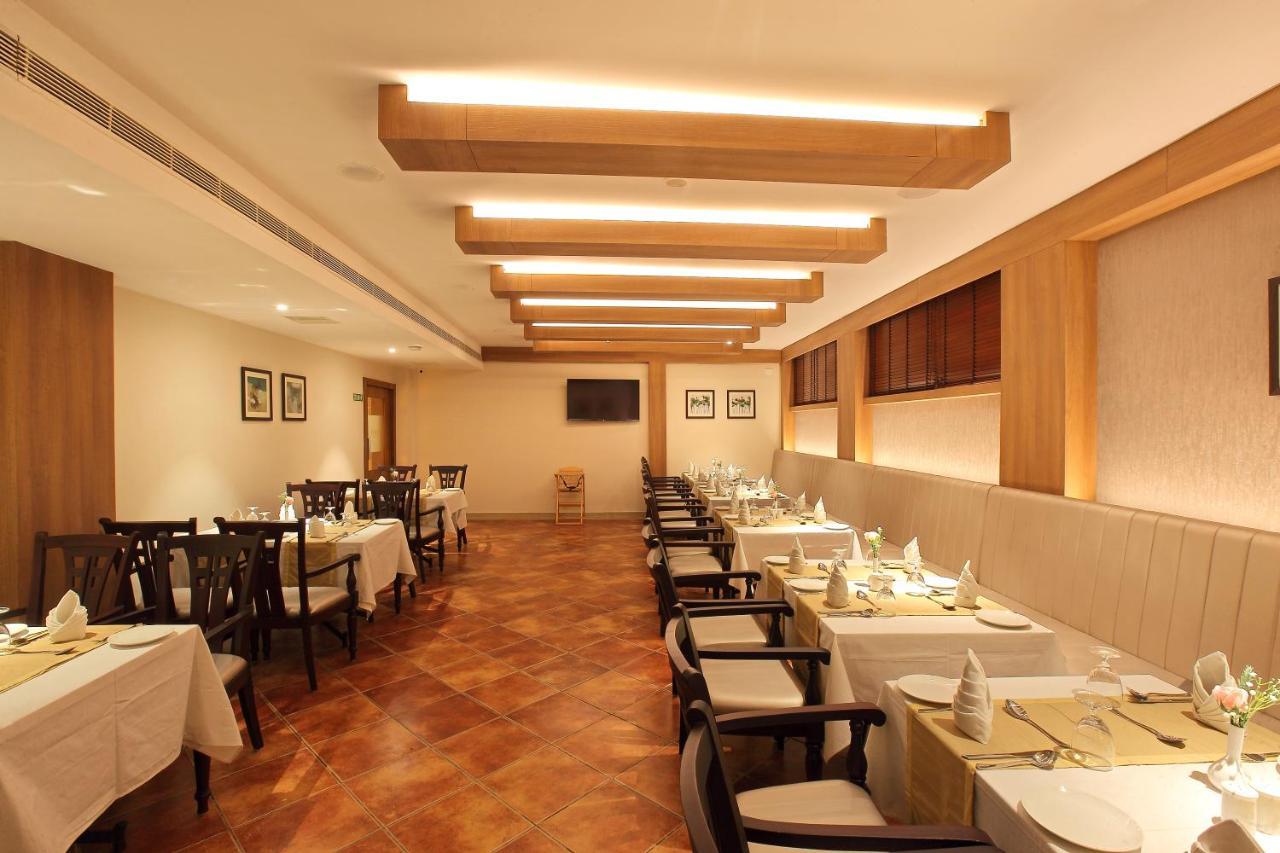 Hotel Crystal Plaza Kochi Eksteriør bilde